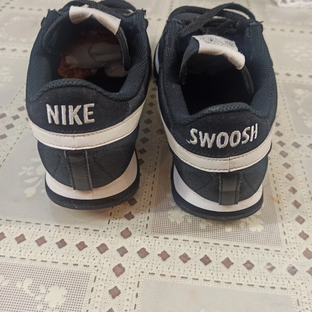 Nike Pre-Love O.X.  Black Suede White Swoosh Size 9 - Picture 5 of 12